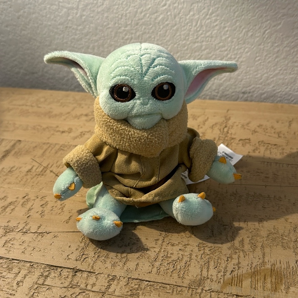 Disney, Star Wars, Grogu shoulder plush (magnetic)